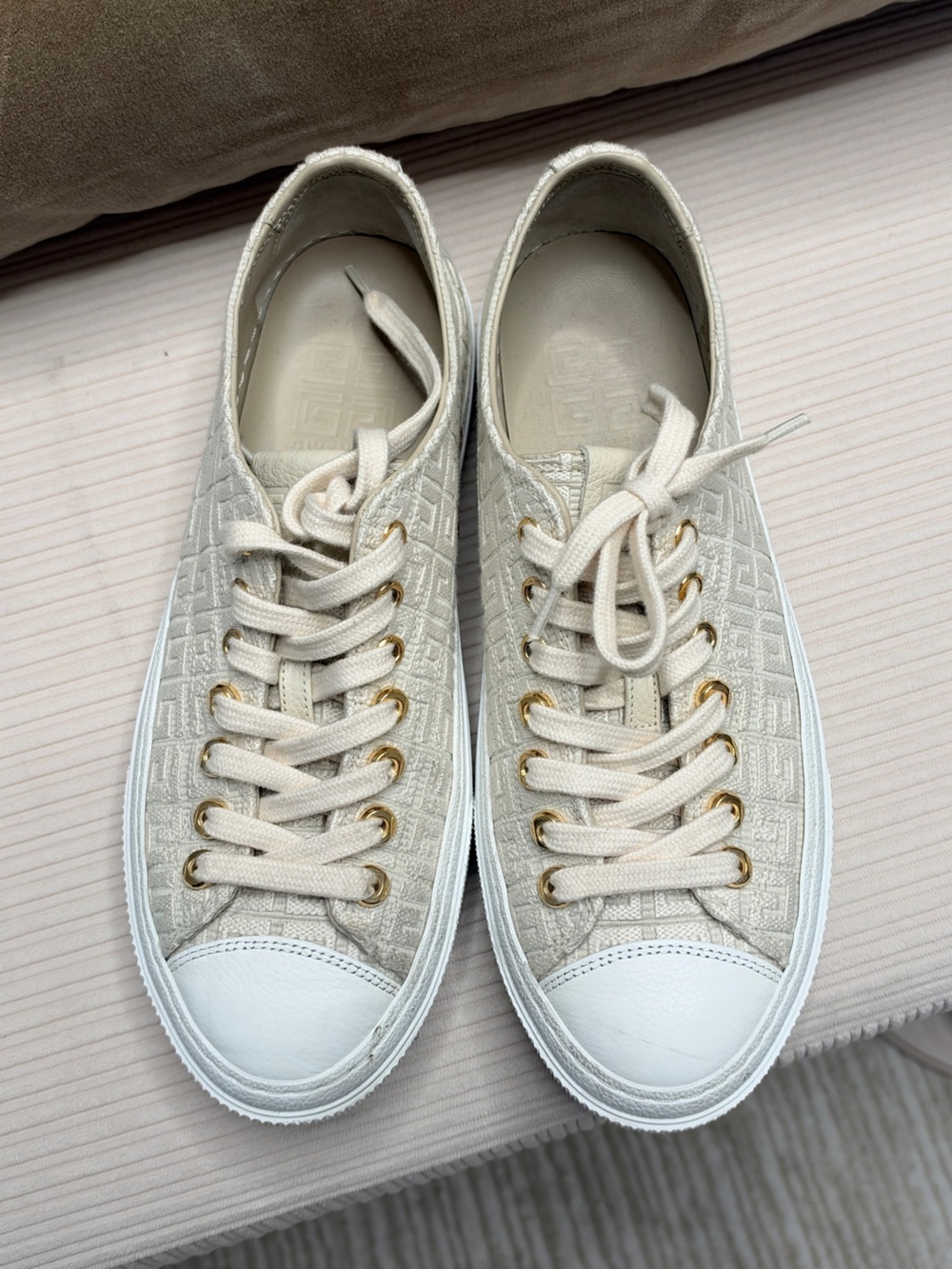 GIVENCHY City in 4G Jacquard Low-Top Sneakers Geometric Sneakers EU 39 White
